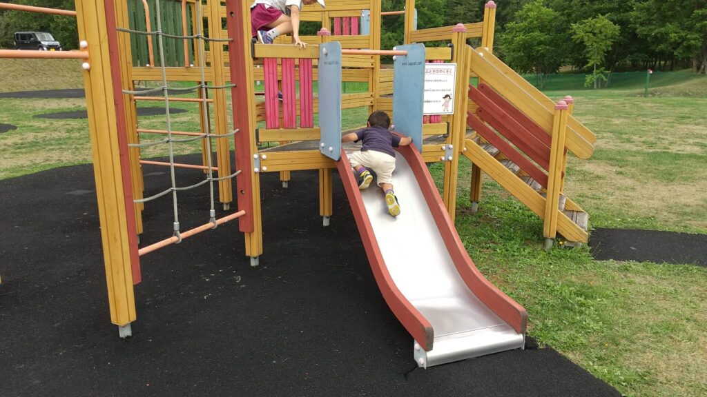 小さい子向け複合遊具 小さいすべり台