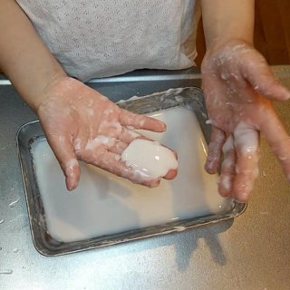 片栗粉でダイラタンシーの実験